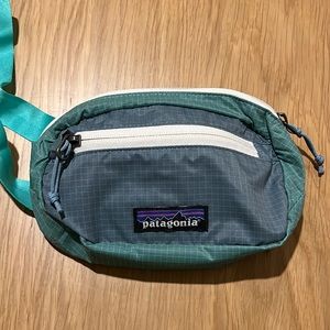 Brand new - Patagonia Ultralight Black Hole Mini Hip Pack